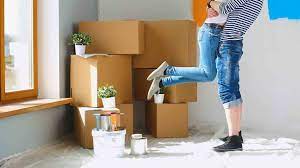 MOVING COUPLE